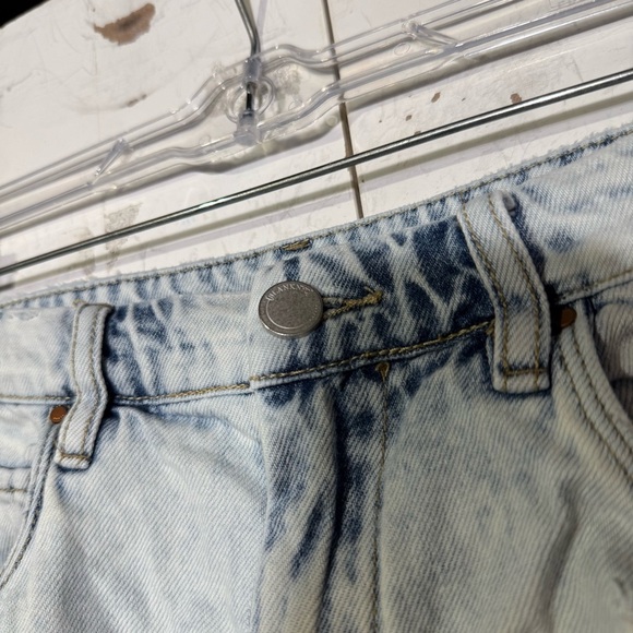 Blank NYC Wedgie Shorts Jean Shorts Distressed Light Wash Size 28 Denim Shorts - Picture 6 of 10